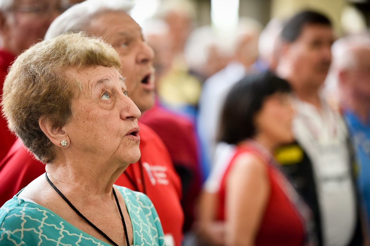 Mixed Mass Sing Woman