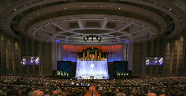 Conventions Crowd2